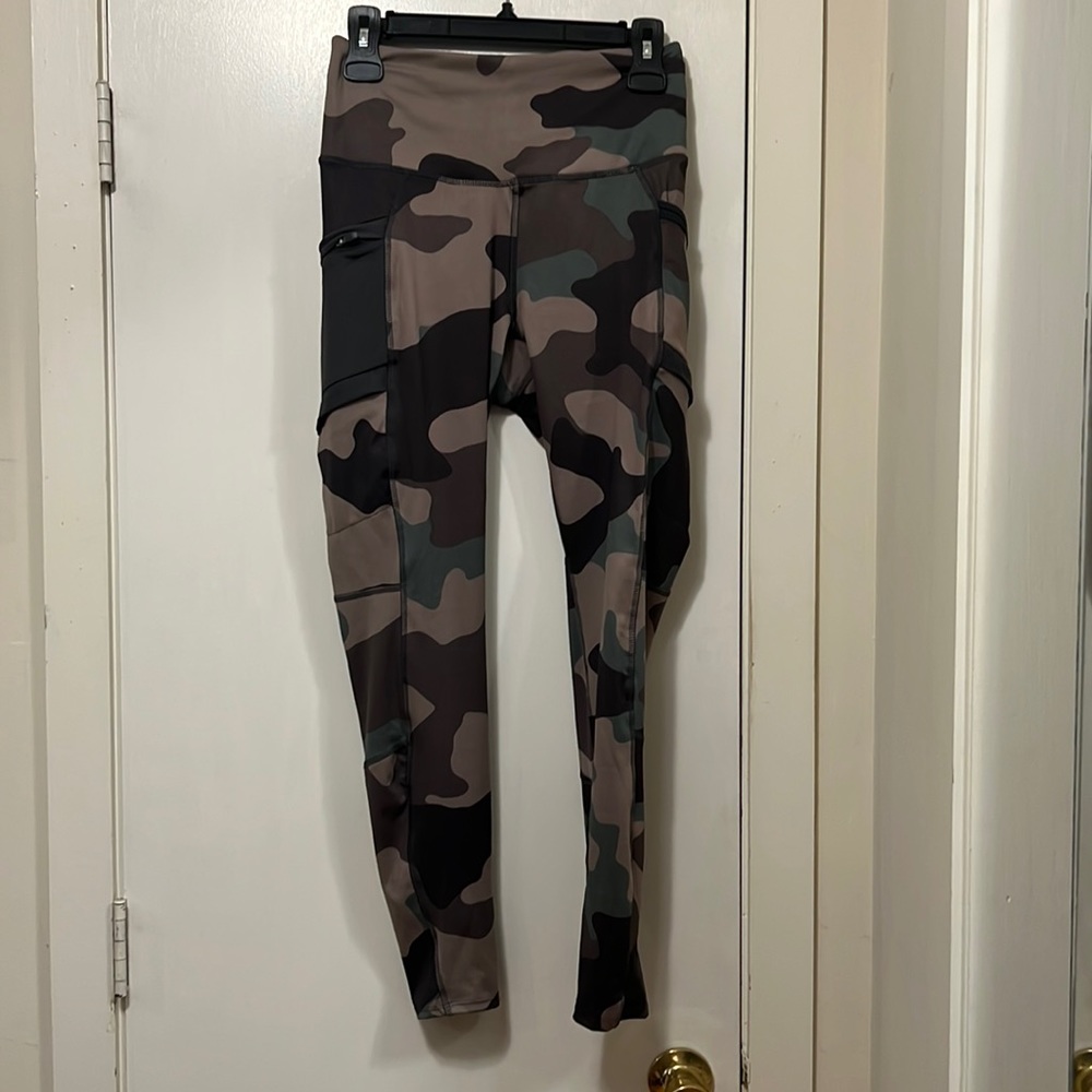 NWOT womens Columbia camo leggings